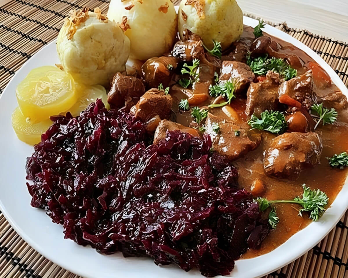 HIRSCHGULASCH NACH OMAS REZEPT