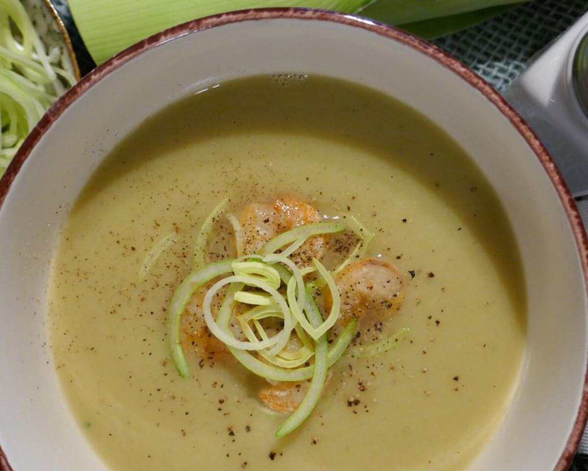 Lauchcreme-Suppe mit Garnelen