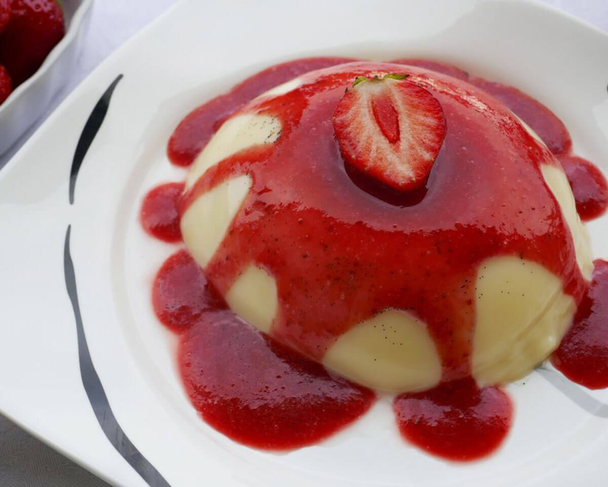 Panna cotta mit Erdbeersoße